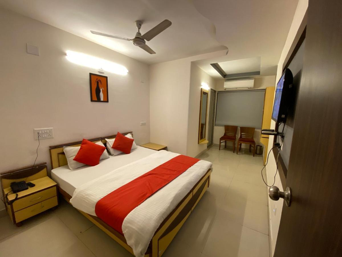 Hotel Riverfront Ahmedabad Exterior foto