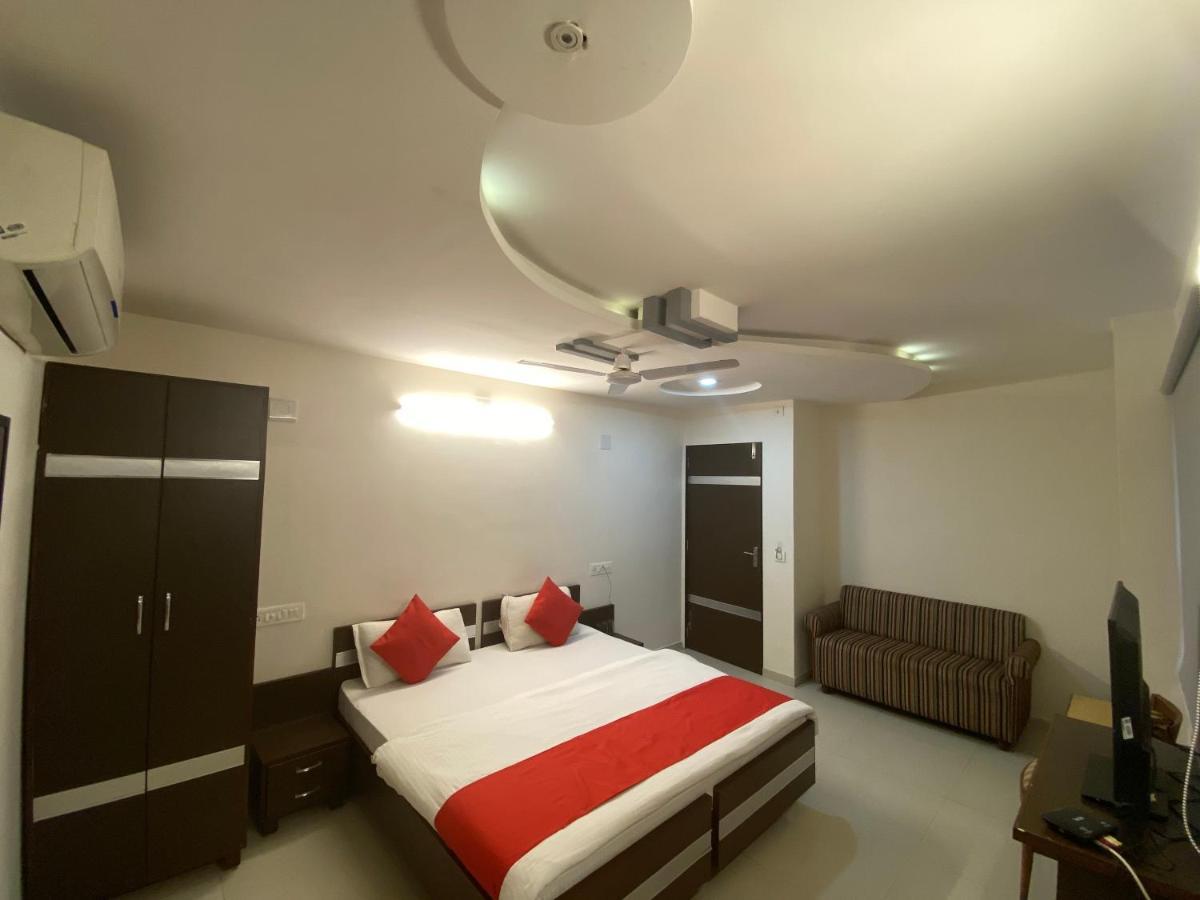Hotel Riverfront Ahmedabad Exterior foto